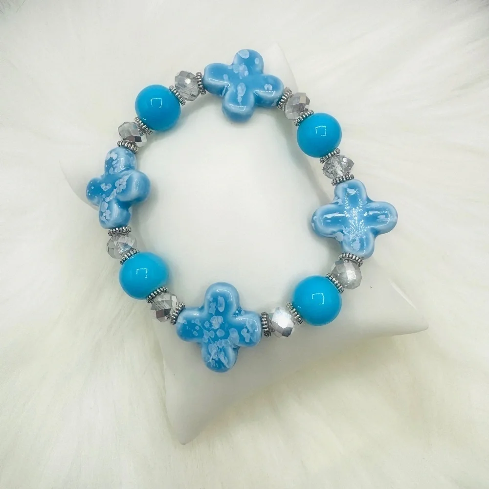 Floral Shaped Stone Beaded Bracelet in Blue